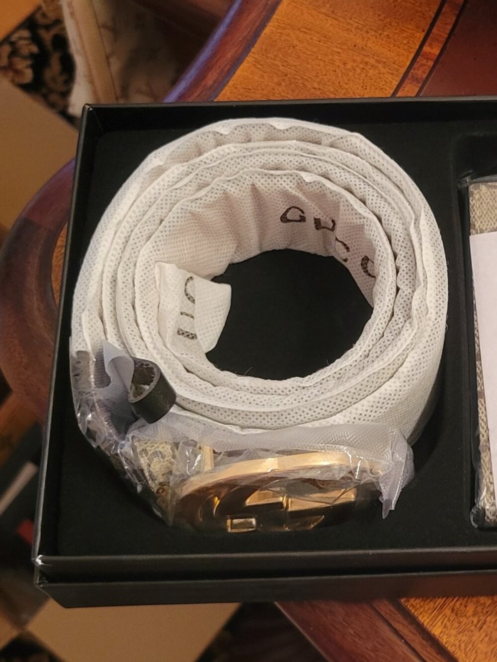 Fashion belt and wallet gift set! Unisex. Gold buckle. No brand. Never used.
